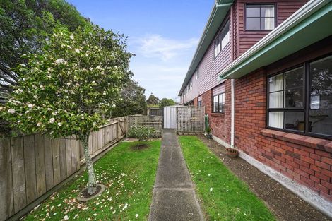 Photo of property in 98 Oxford Street, Tawa, Wellington, 5028