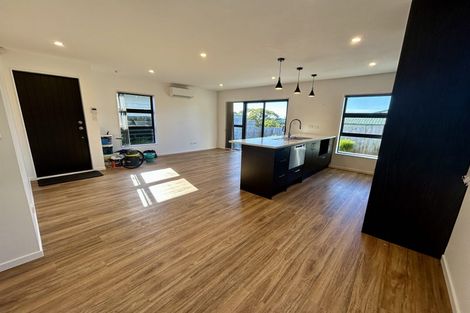Photo of property in 78d Lincoln Park Avenue, Massey, Auckland, 0614