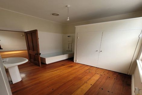 Photo of property in 11 Aorangi Terrace, Thorndon, Wellington, 6011