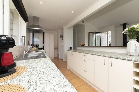 Photo of property in 14 Great North Road, Riverhead, 0820