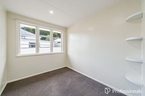 Photo of property in 1 Wakefield Terrace, Tawa, Wellington, 5028
