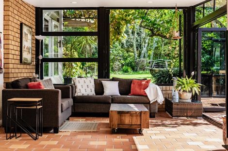 Photo of property in 151 Taupaki Road, Taupaki, Henderson, 0782