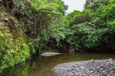 Photo of property in 1789 State Highway 2, Kaitoke, Upper Hutt, 5018