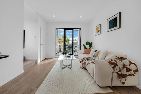 Photo of property in 5/220 Pakuranga Road, Pakuranga Heights, Auckland, 2010