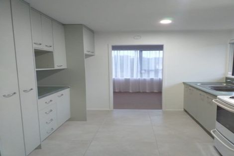 Photo of property in 74 Lynn Road, Bayview, Auckland, 0629