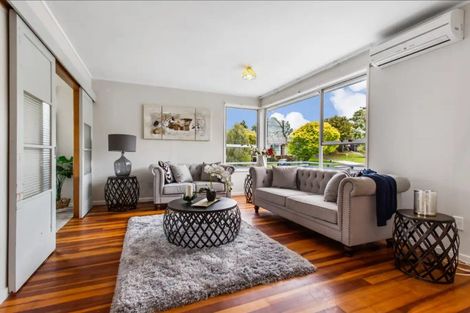 Photo of property in 7 Verena Place, Green Bay, Auckland, 0604