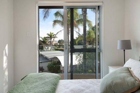 Photo of property in 9/15 Sea Vista Avenue, Beach Haven, Auckland, 0626