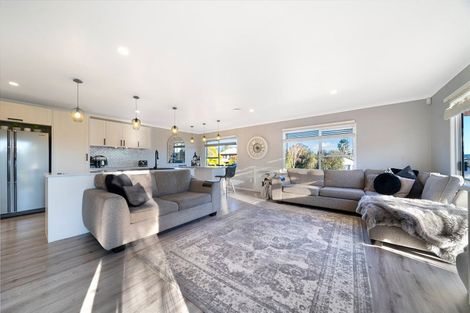 Photo of property in 12 Pahi Place, West Harbour, Auckland, 0618