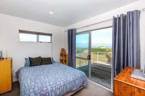 Photo of property in 50 Anglers Avenue, Warea, New Plymouth, 4381