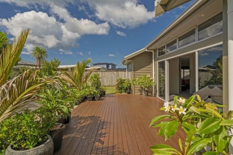 Photo of property in 10 Dotterel Place, Whitianga, 3510