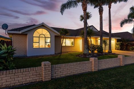 Photo of property in 179 Lakeside Drive, Orewa, 0931