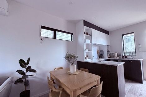Photo of property in 4/47 Beach Road, Te Atatu Peninsula, Auckland, 0610