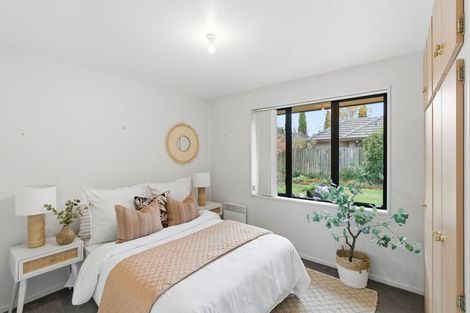 Photo of property in 12 Hatfield Place, Avonhead, Christchurch, 8042