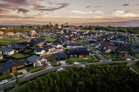 Photo of property in 9 Manatika Road, Karaka, 2124