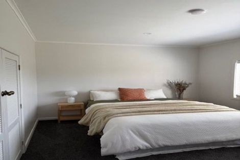 Photo of property in 1/63 Pupuke Road, Birkenhead, Auckland, 0627