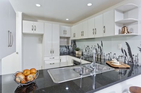 Photo of property in 3/26 Pannill Place, Oteha, Auckland, 0632