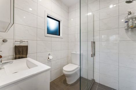 Photo of property in 2/21 Aorangi Place, Birkenhead, Auckland, 0626