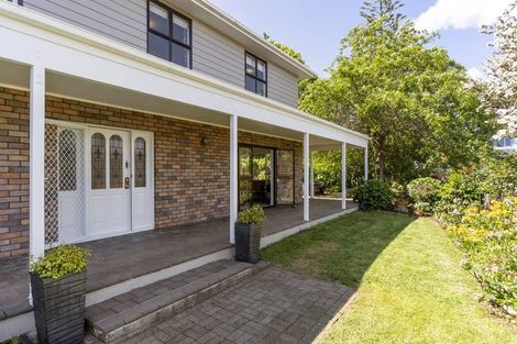 Photo of property in 27 Lexington Drive, Botany Downs, Auckland, 2010