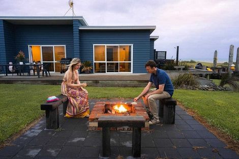 Photo of property in 10 Ironsands, Waverley, 4591