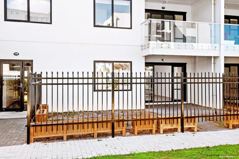 Photo of property in Apollo Apartments, 5/46g Rosedale Road, Rosedale, Auckland, 0632