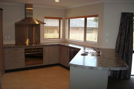 Photo of property in 5 Boleyn Close, Kingsley Heights, Upper Hutt, 5018