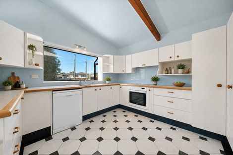 Photo of property in 3 Barrett Place, Carterton, 5713