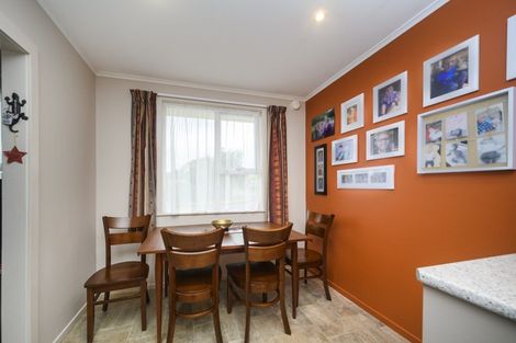 Photo of property in 19 Piper Place, Roslyn, Palmerston North, 4414