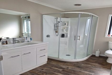 Photo of property in 44 Te Kaeaea Crescent, Wallaceville, Upper Hutt, 5018