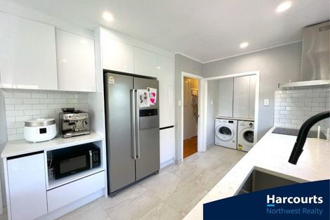 Photo of property in 1/86 Tirimoana Road, Te Atatu South, Auckland, 0602