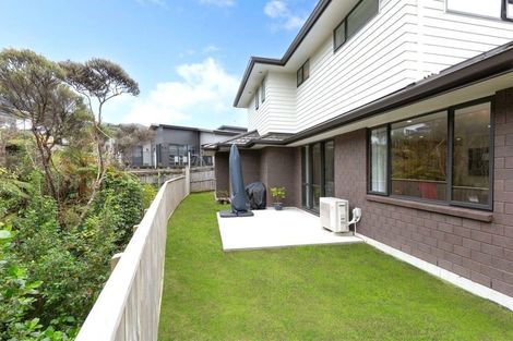 Photo of property in 13 Cosgrove Rise, Riverstone Terraces, Upper Hutt, 5018