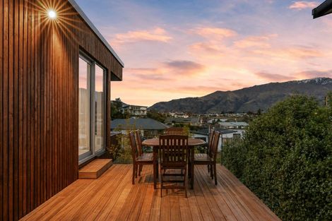 Photo of property in 7 Tuke Lane, Wanaka, 9305