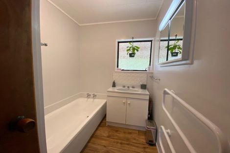 Photo of property in 9 Chisholm Place, Carterton, 5713