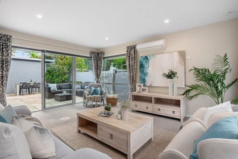 Photo of property in 25d Saltburn Road, Milford, Auckland, 0620