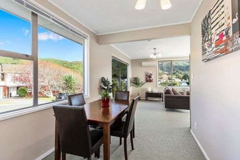 Photo of property in 11 Nuffield Street, Tawa, Wellington, 5028