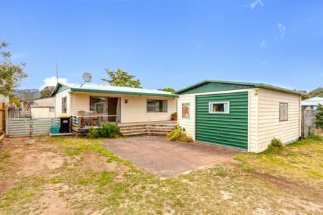 Photo of property in 318 Linton Crescent, Whangamata, 3620
