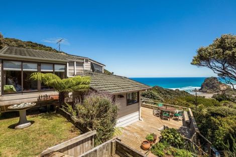 Photo of property in 70 Rayner Road, Piha, 0772