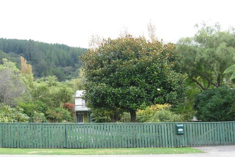Photo of property in 74 Pinehaven Road, Pinehaven, Upper Hutt, 5019