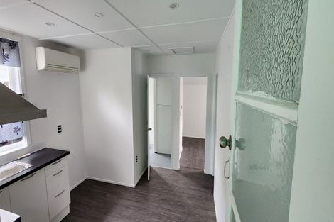 Photo of property in 16 Albert Road, Kelston, Auckland, 0602