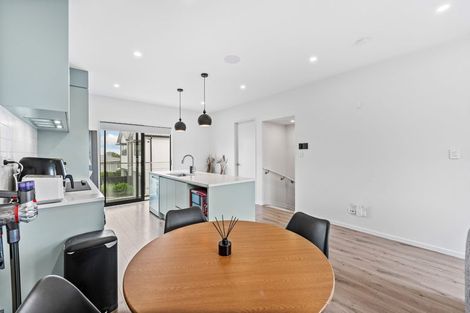 Photo of property in 6/107 Hobsonville Road, West Harbour, Auckland, 0618