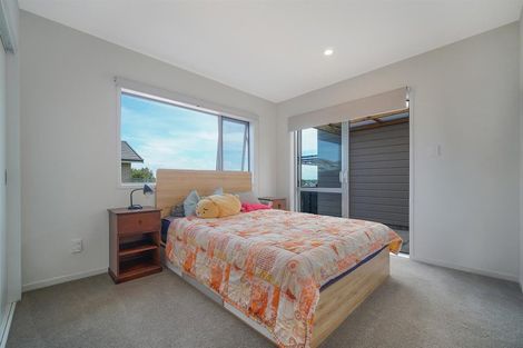 Photo of property in 64b Crestview Rise, Papakura, 2110