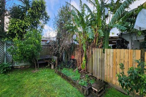 Photo of property in 264 Birkdale Road, Birkdale, Auckland, 0626