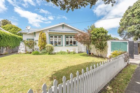 Photo of property in 1 Balgownie Avenue, Gonville, Whanganui, 4501