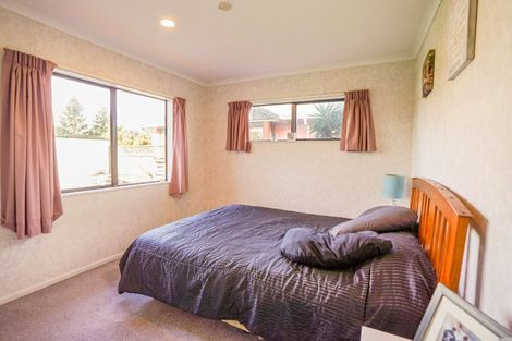 Photo of property in 25 Rosebank Avenue, Kelvin Grove, Palmerston North, 4414