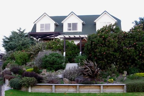 Photo of property in 4 Victor Grove, Waikanae Beach, Waikanae, 5036