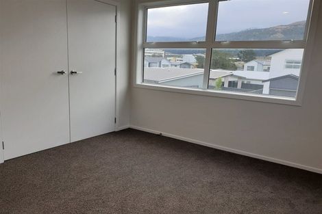 Photo of property in 16 Bluff Road, Kenepuru, Porirua, 5022