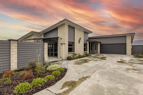 Photo of property in 23 Chestnut Close, Kelvin Grove, Palmerston North, 4414