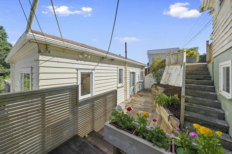 Photo of property in 56 Tio Tio Road, Miramar, Wellington, 6022