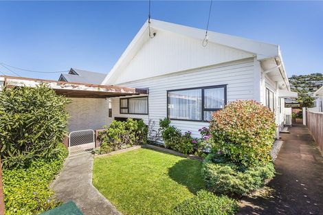 Photo of property in 102 Yule Street, Lyall Bay, Wellington, 6022