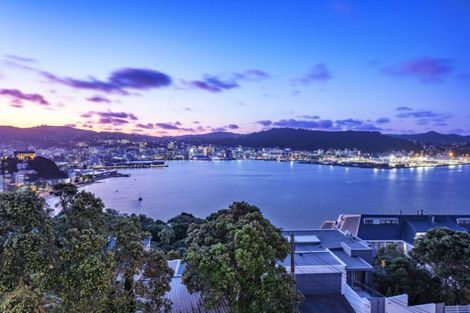 Photo of property in 37 The Crescent, Roseneath, Wellington, 6011