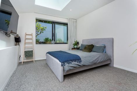 Photo of property in 2 Old Lake Road, Narrow Neck, Auckland, 0624